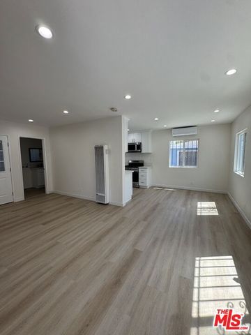 224 W 107th Street, Los Angeles, CA 90003