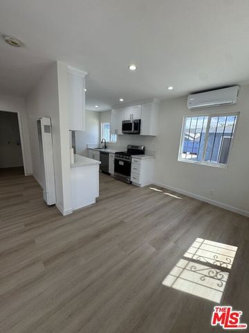 224 W 107th Street, Los Angeles, CA 90003