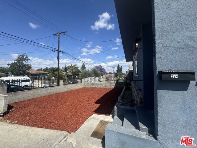 224 W 107th Street, Los Angeles, CA 90003