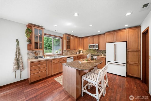 5542 Meadowood Lane NE, Olympia, WA 98506