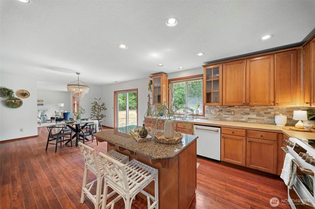 5542 Meadowood Lane NE, Olympia, WA 98506