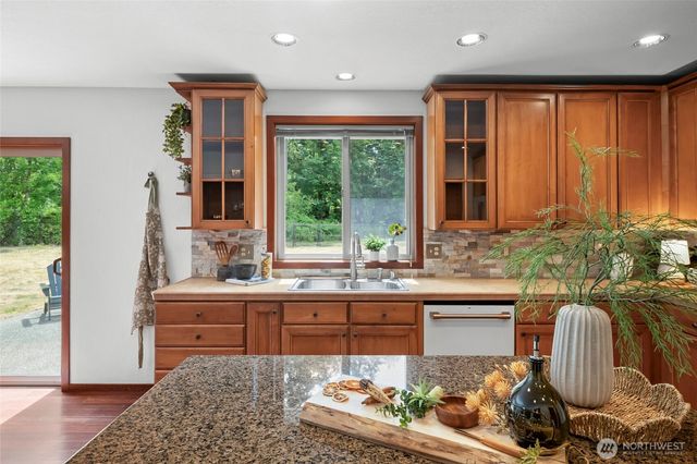 5542 Meadowood Lane NE, Olympia, WA 98506