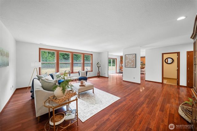 5542 Meadowood Lane NE, Olympia, WA 98506