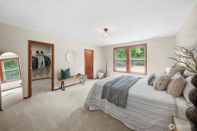 5542 Meadowood Lane NE, Olympia, WA 98506