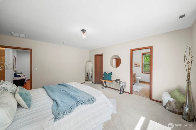 5542 Meadowood Lane NE, Olympia, WA 98506
