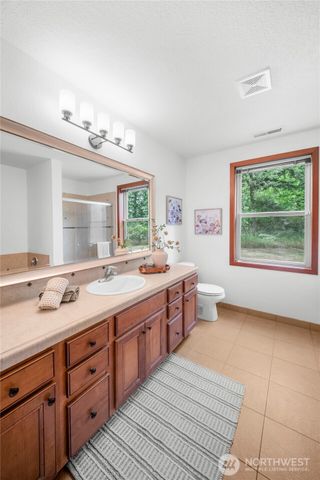 5542 Meadowood Lane NE, Olympia, WA 98506