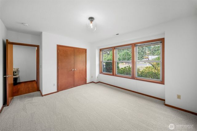 5542 Meadowood Lane NE, Olympia, WA 98506