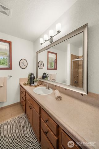 5542 Meadowood Lane NE, Olympia, WA 98506