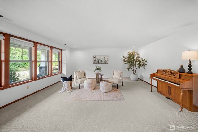 5542 Meadowood Lane NE, Olympia, WA 98506