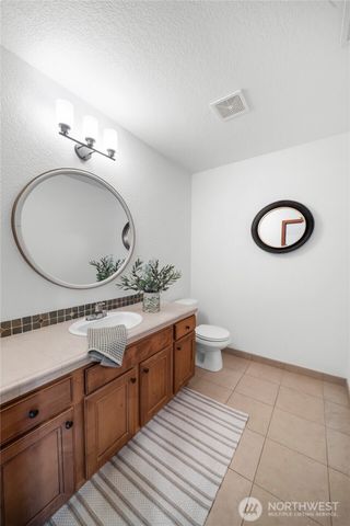 5542 Meadowood Lane NE, Olympia, WA 98506