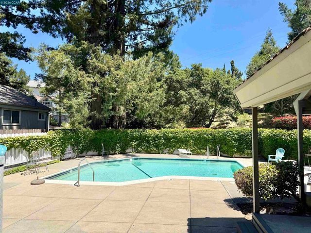 111 Ascot Ct C, Moraga, CA 94556