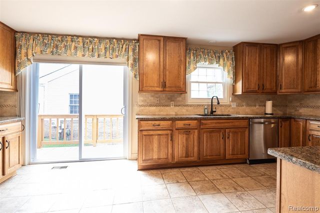 41654 Kenilworth Lane, Novi, MI 48377