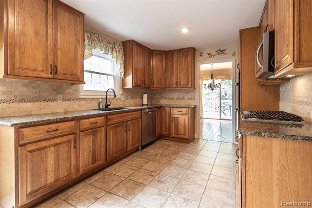 41654 Kenilworth Lane, Novi, MI 48377