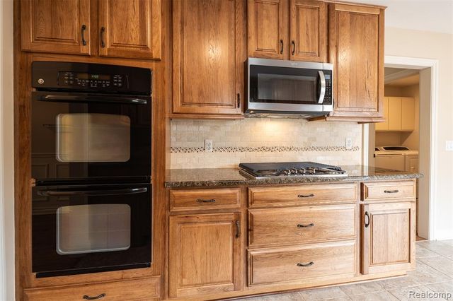 41654 Kenilworth Lane, Novi, MI 48377