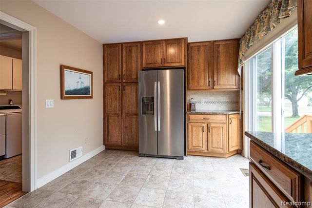 41654 Kenilworth Lane, Novi, MI 48377
