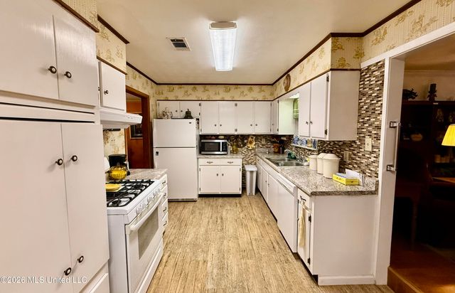 2155 Sherwood Place, Biloxi, MS 39531