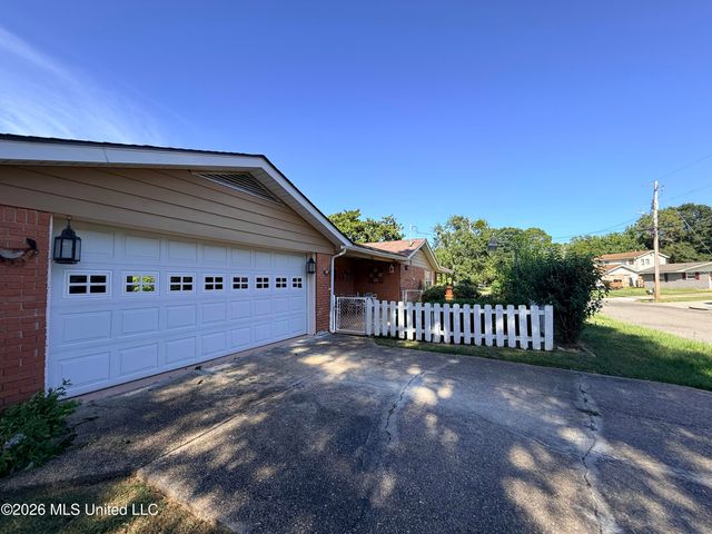 2155 Sherwood Place, Biloxi, MS 39531