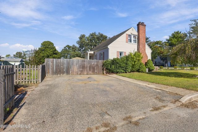 352 Anchor Avenue, Beachwood, NJ 08722
