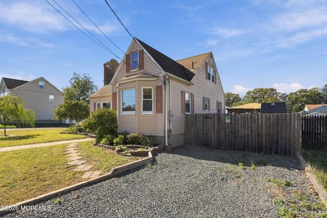 352 Anchor Avenue, Beachwood, NJ 08722