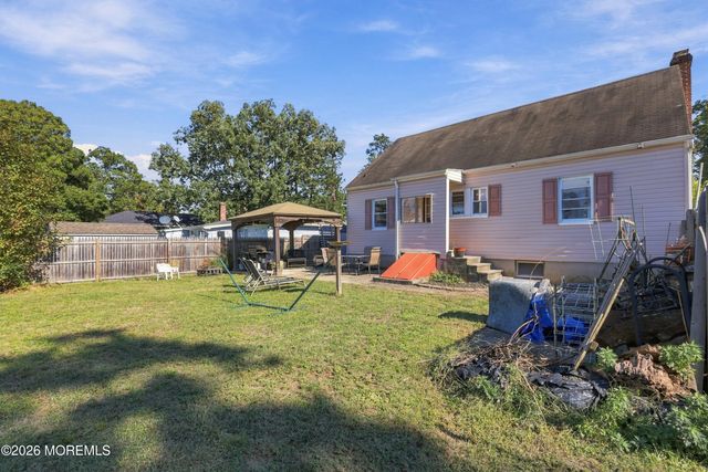 352 Anchor Avenue, Beachwood, NJ 08722