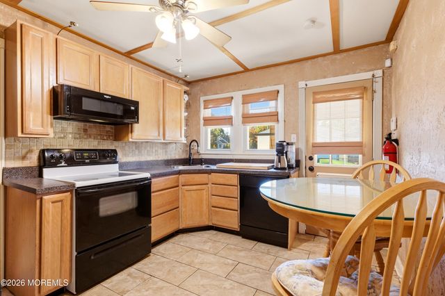 352 Anchor Avenue, Beachwood, NJ 08722