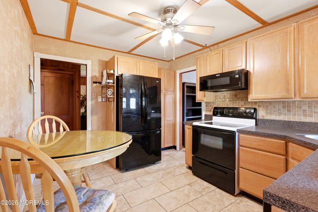 352 Anchor Avenue, Beachwood, NJ 08722
