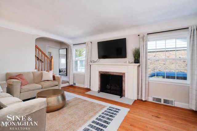 1412 Brys Drive, Grosse Pointe Woods, MI 48236