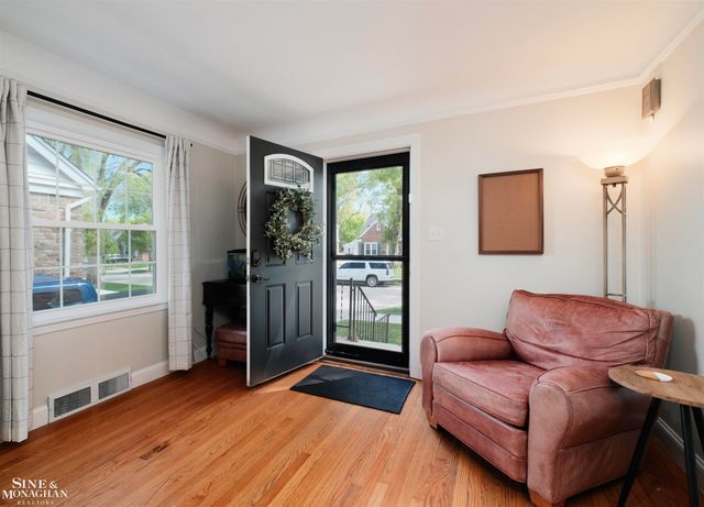 1412 Brys Drive, Grosse Pointe Woods, MI 48236