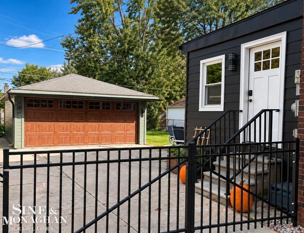 1412 Brys Drive, Grosse Pointe Woods, MI 48236