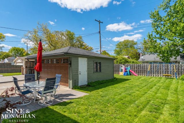 1412 Brys Drive, Grosse Pointe Woods, MI 48236