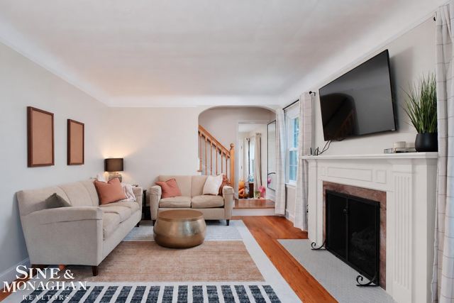 1412 Brys Drive, Grosse Pointe Woods, MI 48236