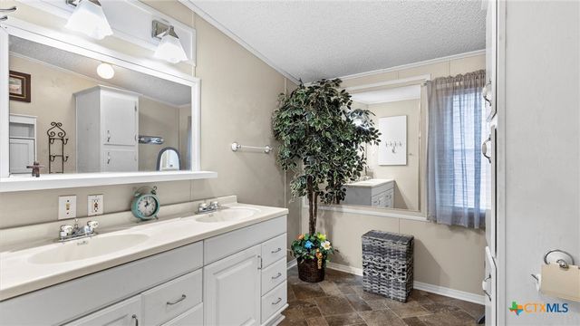 1656 NW Pecan Drive, Mcqueeney, TX 78123