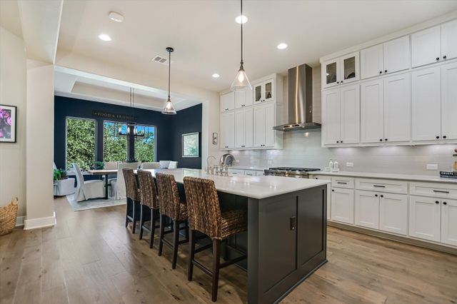 582 Peakside CIR, Dripping Springs, TX 78620