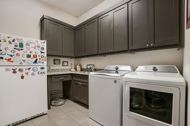 582 Peakside CIR, Dripping Springs, TX 78620