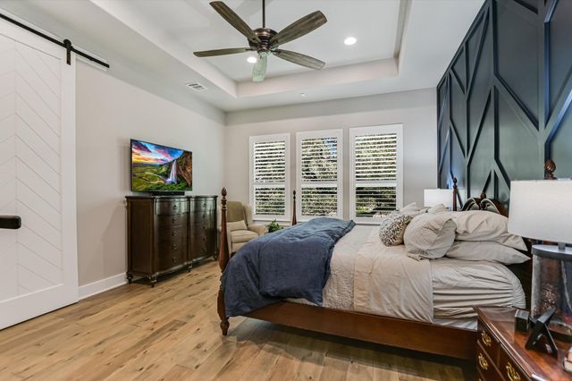 582 Peakside CIR, Dripping Springs, TX 78620