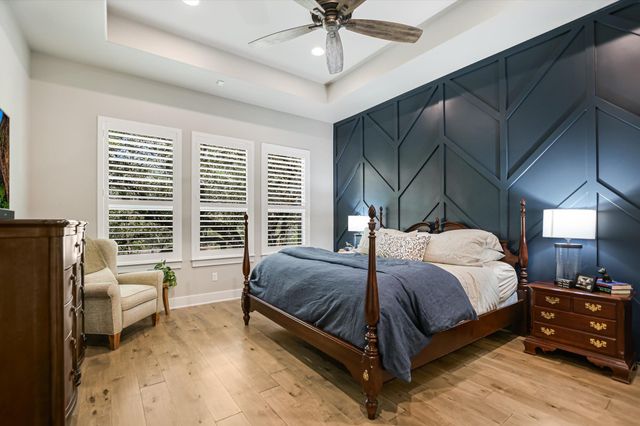582 Peakside CIR, Dripping Springs, TX 78620