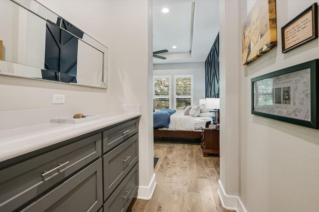 582 Peakside CIR, Dripping Springs, TX 78620