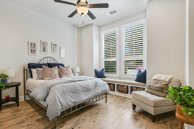 582 Peakside CIR, Dripping Springs, TX 78620