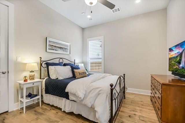 582 Peakside CIR, Dripping Springs, TX 78620
