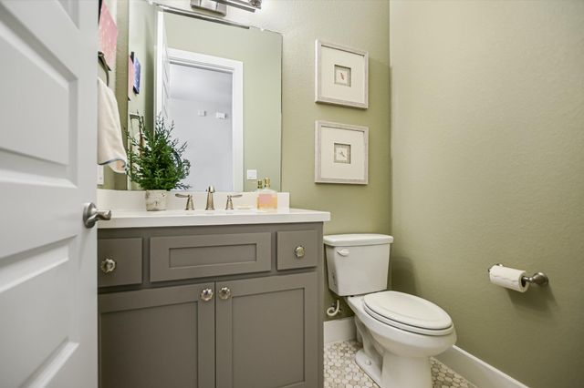 582 Peakside CIR, Dripping Springs, TX 78620