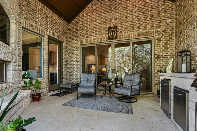582 Peakside CIR, Dripping Springs, TX 78620