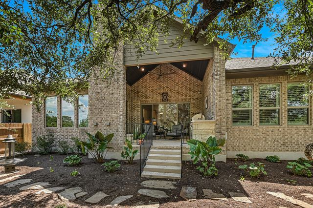582 Peakside CIR, Dripping Springs, TX 78620
