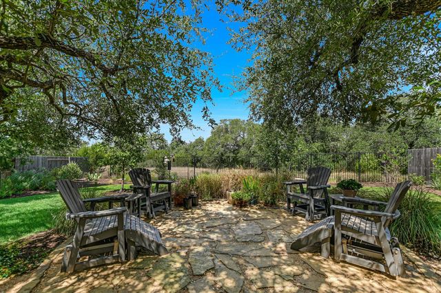 582 Peakside CIR, Dripping Springs, TX 78620