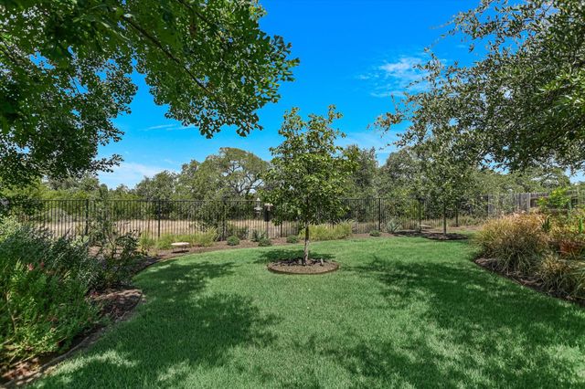 582 Peakside CIR, Dripping Springs, TX 78620