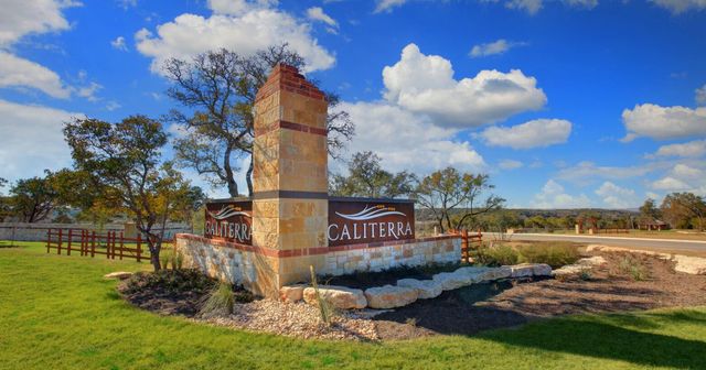 582 Peakside CIR, Dripping Springs, TX 78620