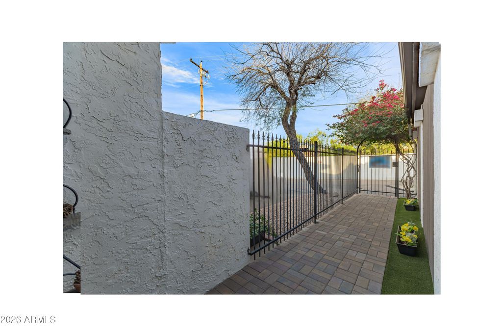Image 23 of property listing at 3147 S FAIRFIELD Drive, Tempe, AZ 85282