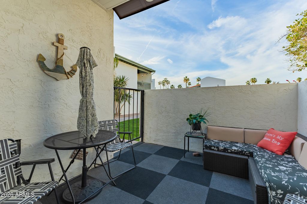 Image 4 of property listing at 3147 S FAIRFIELD Drive, Tempe, AZ 85282