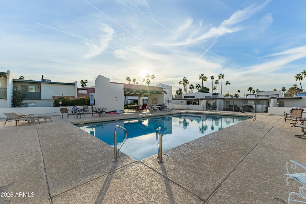 Image 6 of property listing at 3147 S FAIRFIELD Drive, Tempe, AZ 85282