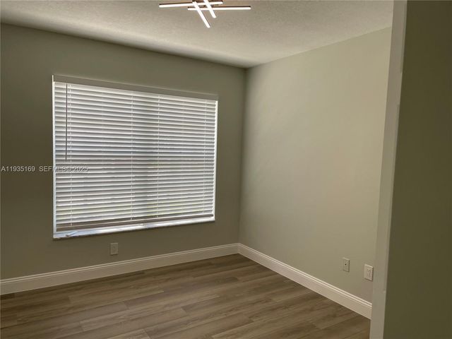 1775 NW 166th Ave, Pembroke Pines, FL 33028