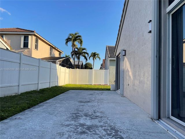 1775 NW 166th Ave, Pembroke Pines, FL 33028
